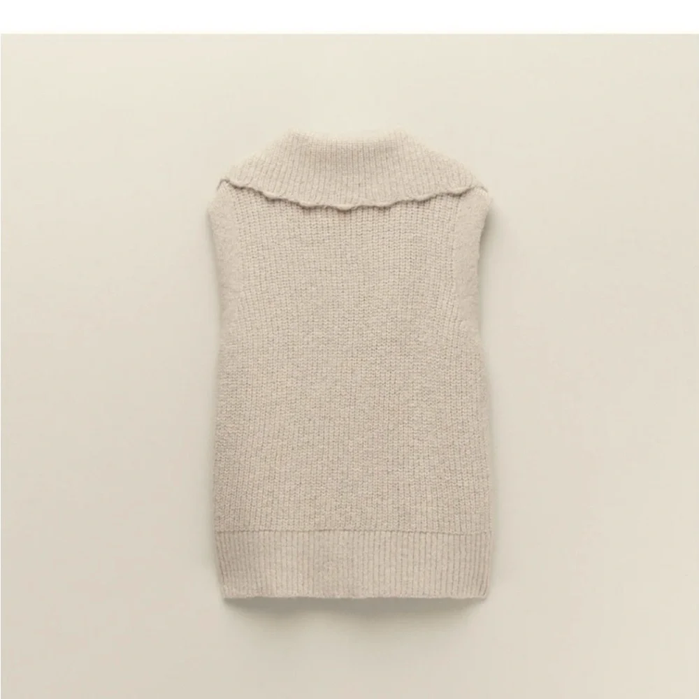 100% Authentic ZARA Jewel Button BIB Collar Vest Sweater Size: M - Picture 5 of 8